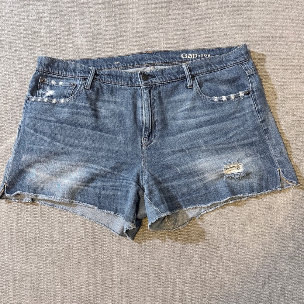 Gap 1969 Distressed Denim Shorts Womens 33‎ Blue Medium Wash Raw Hem Cutoffs